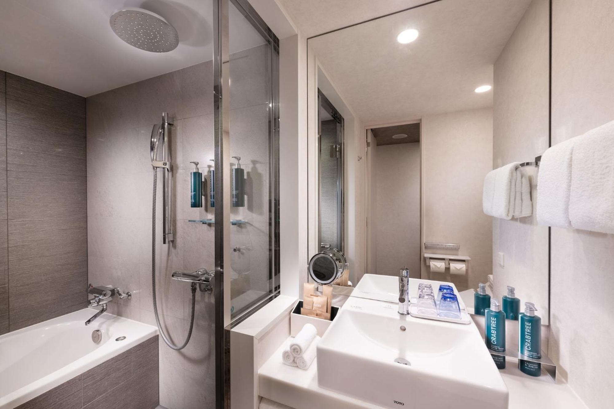 Готель Doubletree By Hilton Tokyo Ariake Екстер'єр фото