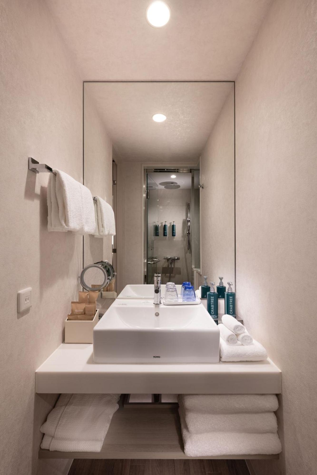 Готель Doubletree By Hilton Tokyo Ariake Екстер'єр фото