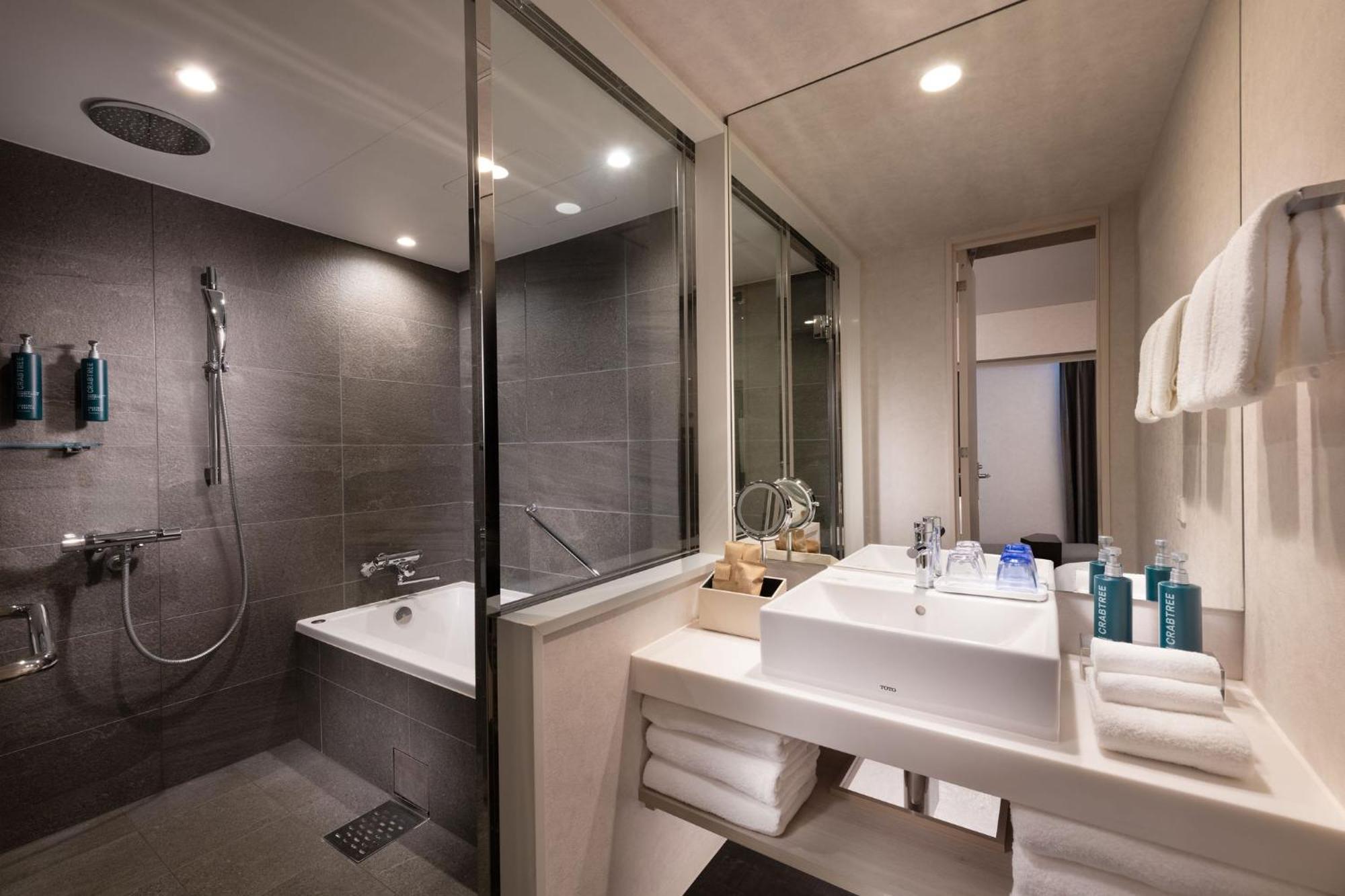 Готель Doubletree By Hilton Tokyo Ariake Екстер'єр фото